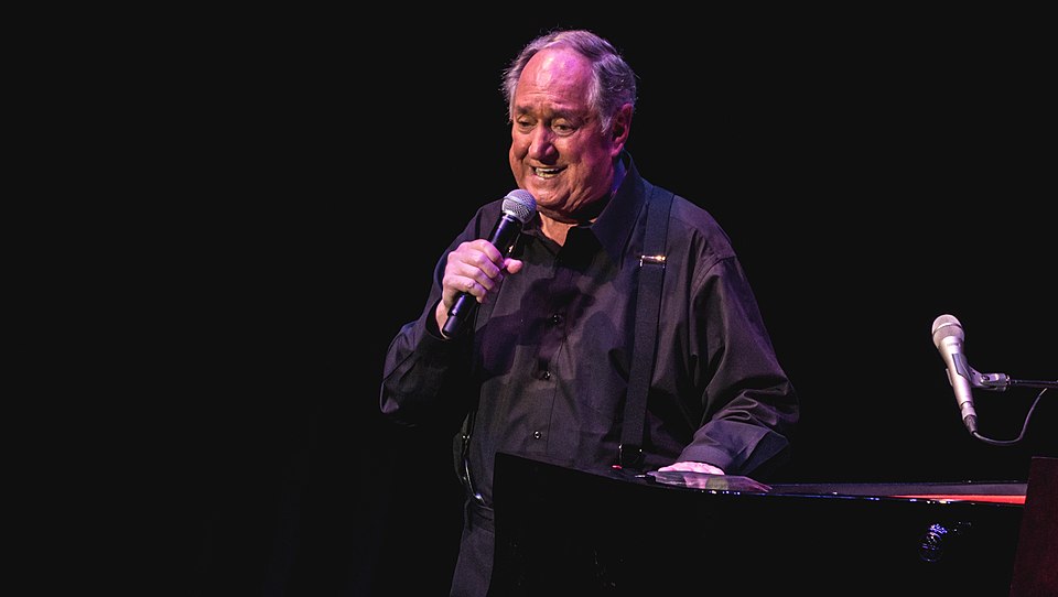 Neil Sedaka Biography: Brooklyn Roots, Legendary Hits & Net Worth 1 Neil Sedaka