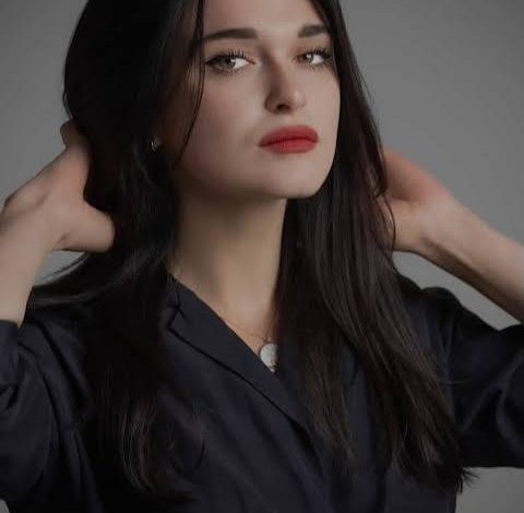 Elle Bramhall: Biography, Famous Parents and Warner Records Deal