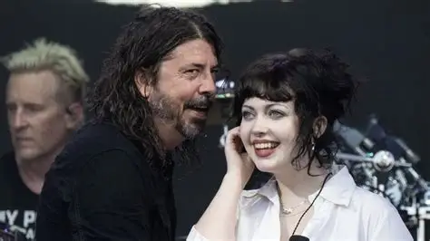 Violet Grohl Biography: Age, Dave Grohl’s Daughter, Debut Album and Republic Deal